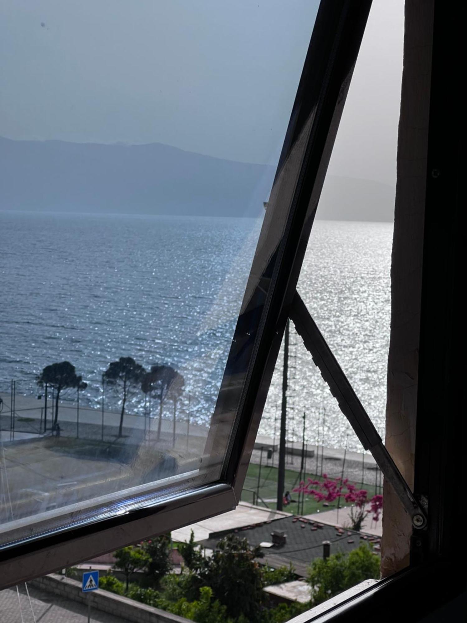 Hotel Lungomare Vlorë Екстериор снимка