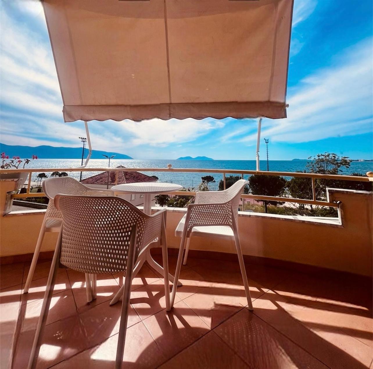 Hotel Lungomare Vlorë Екстериор снимка