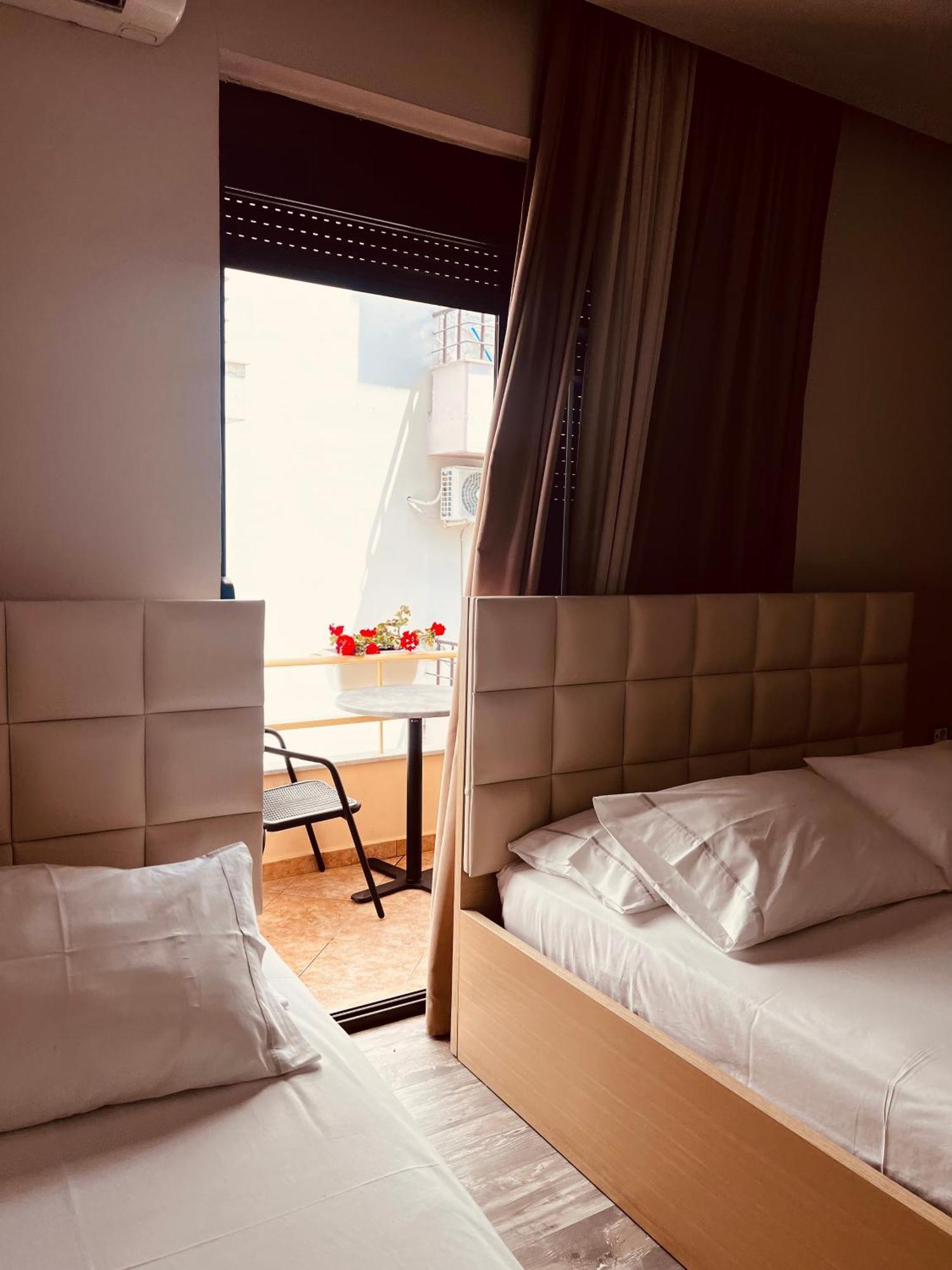 Hotel Lungomare Vlorë Екстериор снимка