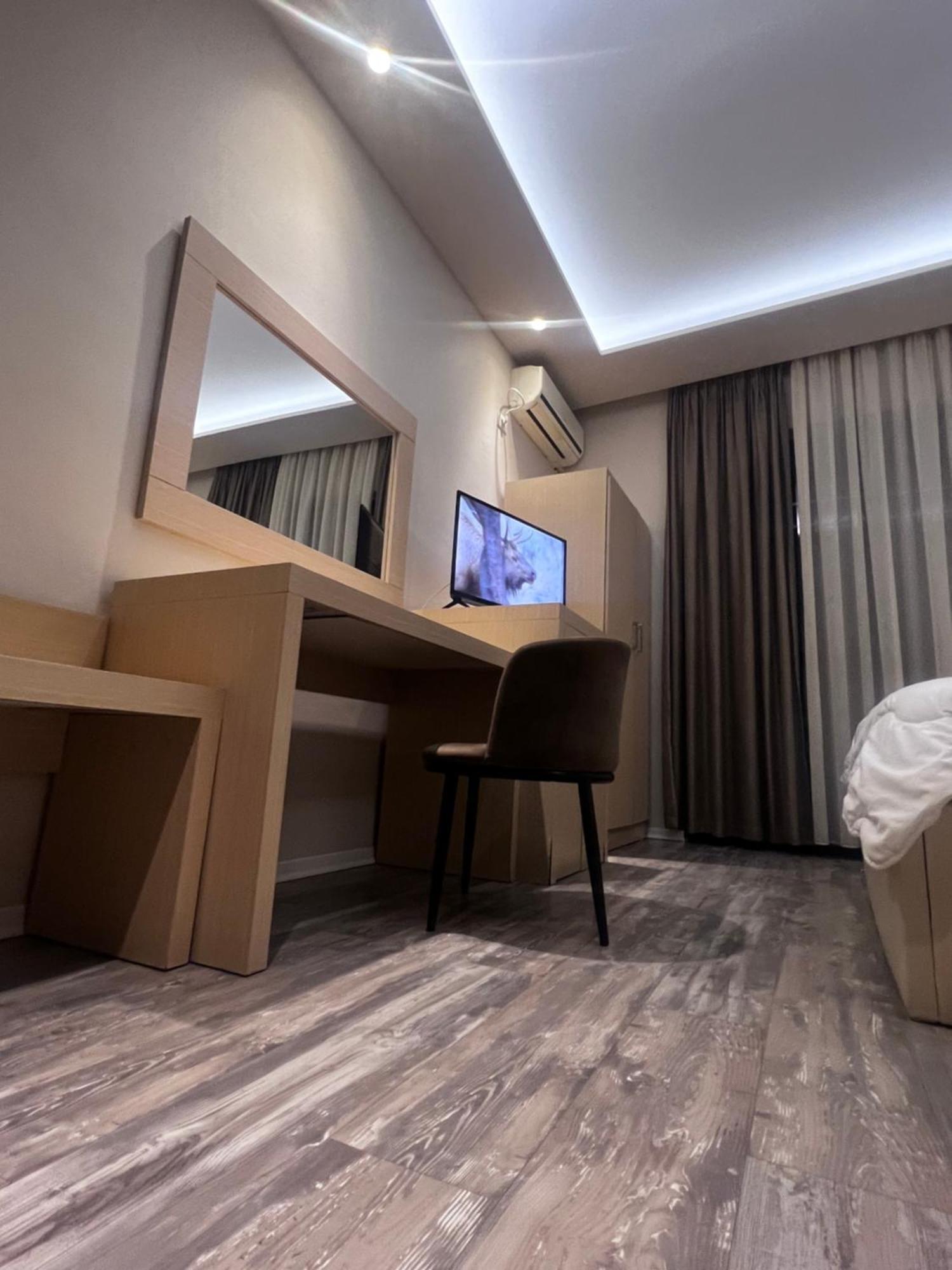 Hotel Lungomare Vlorë Екстериор снимка