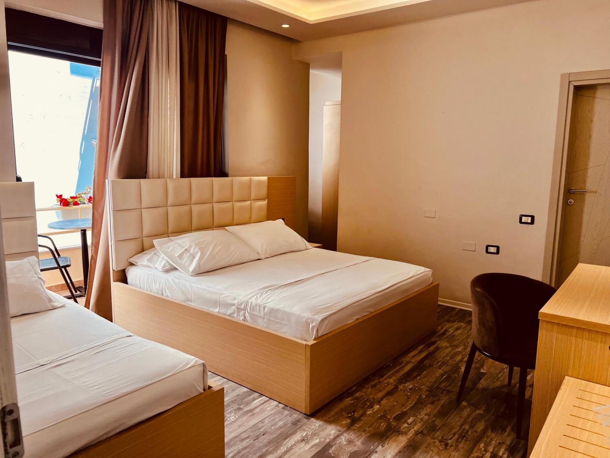 Hotel Lungomare Vlorë Екстериор снимка