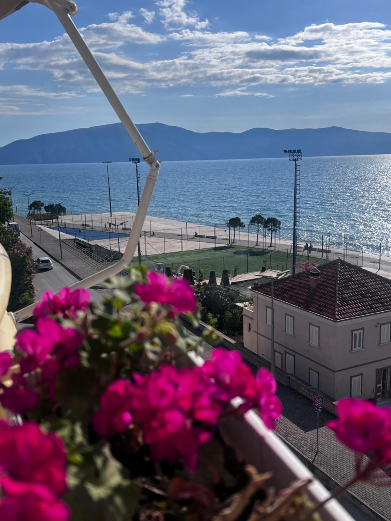 Hotel Lungomare Vlorë Екстериор снимка