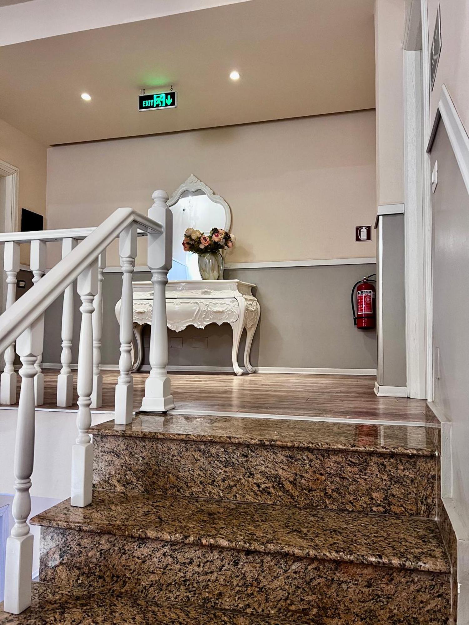 Hotel Lungomare Vlorë Екстериор снимка