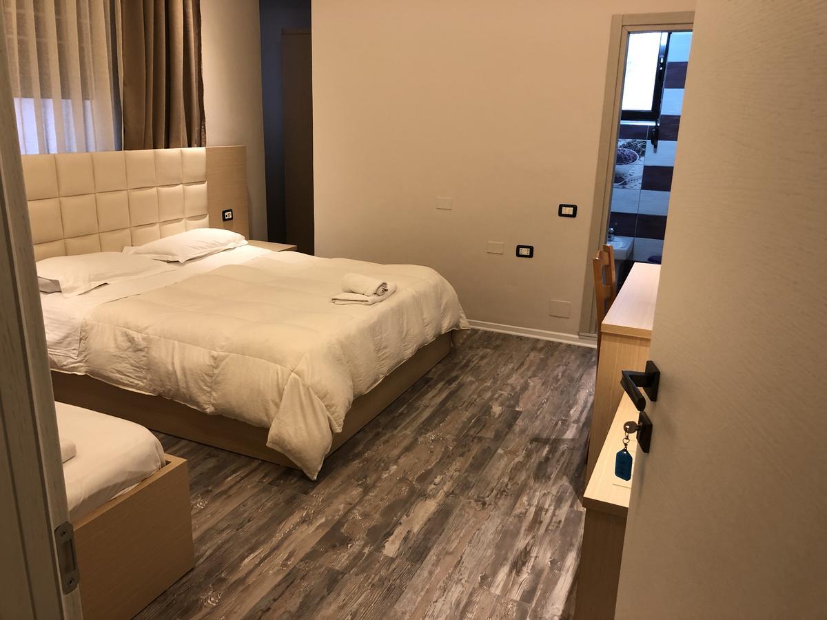 Hotel Lungomare Vlorë Екстериор снимка