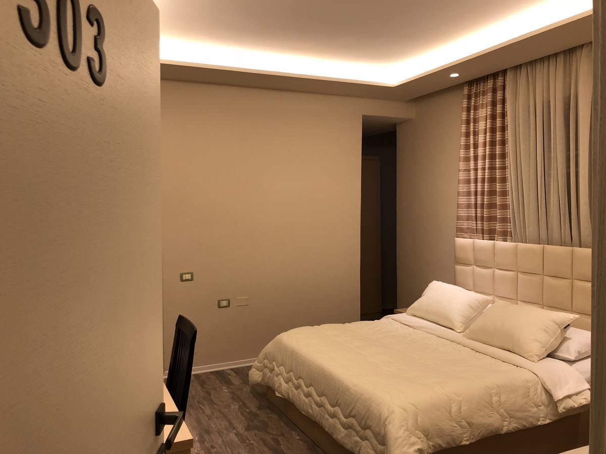 Hotel Lungomare Vlorë Екстериор снимка